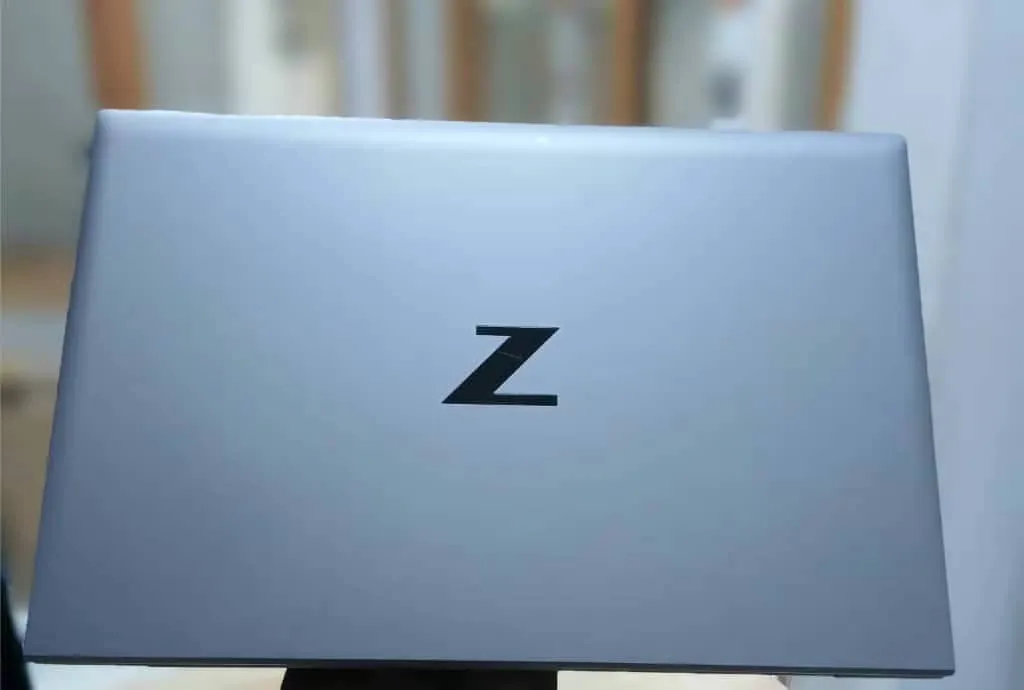 Zbook Firefly i7 10th - 3.webp