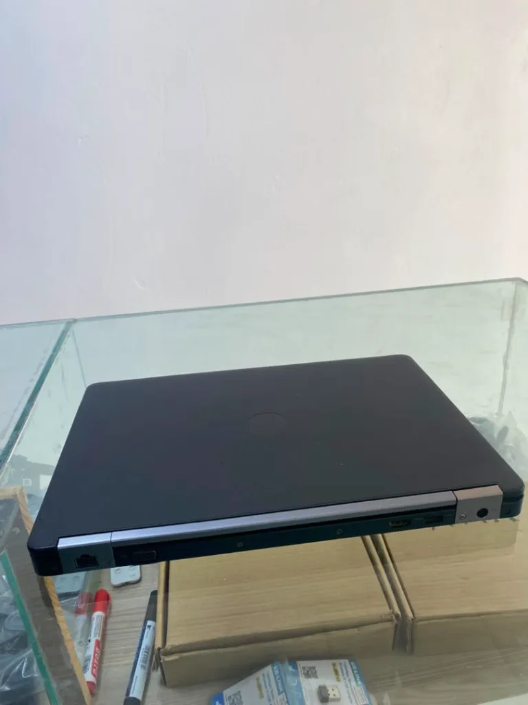 Dell latitude 5480 i5 7th 8/256